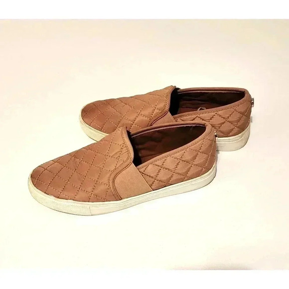 Steve Madden Pink Quilted Loafers Size 6.5 1B - Picture 3 of 10